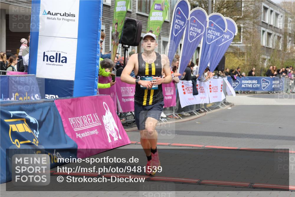 12.04.2026 - 45. Internationalen Wilhelmsburger Insellauf Strokosch-Dieckow http://msf.ph/oto/9481539 12.04.2026 12:47:34 Ziel 5413, 4656, 5556 meine-sportfotos.de