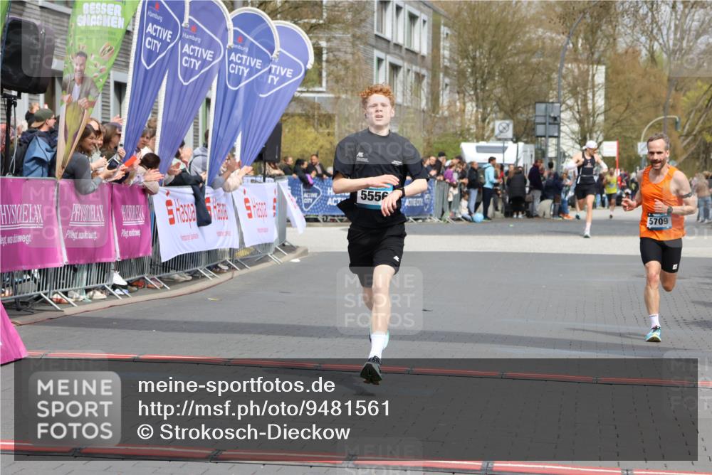 12.04.2026 - 45. Internationalen Wilhelmsburger Insellauf Strokosch-Dieckow http://msf.ph/oto/9481561 12.04.2026 12:47:37 Ziel 4656, 5556, 5709 meine-sportfotos.de