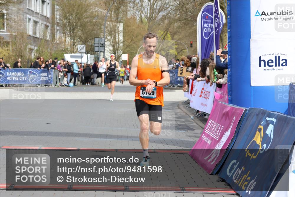 12.04.2026 - 45. Internationalen Wilhelmsburger Insellauf Strokosch-Dieckow http://msf.ph/oto/9481598 12.04.2026 12:47:39 Ziel 5556, 5709 meine-sportfotos.de