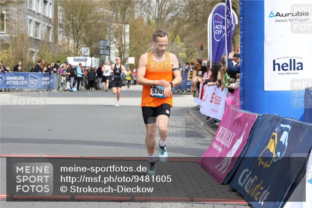 12.04.2026 - 45. Internationalen Wilhelmsburger Insellauf Strokosch-Dieckow http://msf.ph/oto/9481605 12.04.2026 12:47:39 Ziel 5556, 5709 meine-sportfotos.de