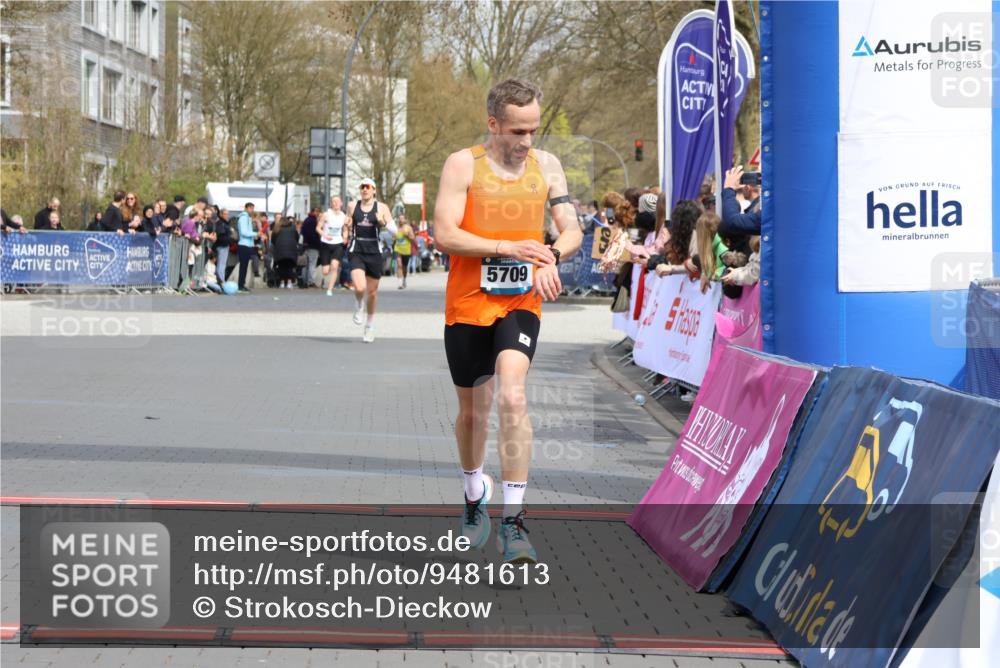 12.04.2026 - 45. Internationalen Wilhelmsburger Insellauf Strokosch-Dieckow http://msf.ph/oto/9481613 12.04.2026 12:47:39 Ziel 5556, 5709 meine-sportfotos.de