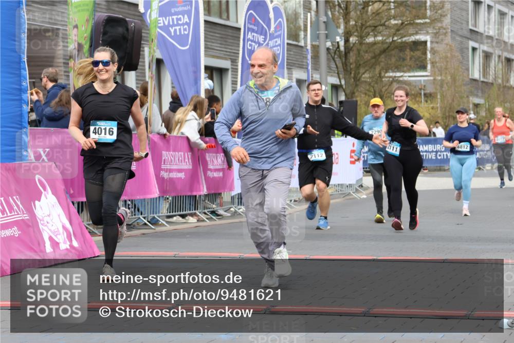 12.04.2026 - 45. Internationalen Wilhelmsburger Insellauf Strokosch-Dieckow http://msf.ph/oto/9481621 12.04.2026 13:25:02 Ziel 3936, 4908, 4016, 2111, 2112, 2290 meine-sportfotos.de