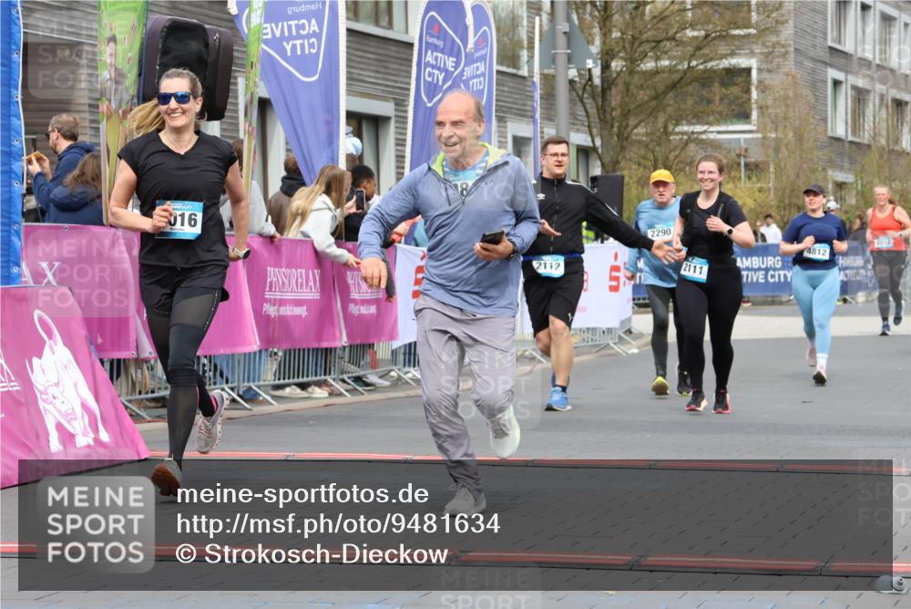 12.04.2026 - 45. Internationalen Wilhelmsburger Insellauf Strokosch-Dieckow http://msf.ph/oto/9481634 12.04.2026 13:25:02 Ziel 3936, 4908, 4016, 2111, 2112, 2290 meine-sportfotos.de