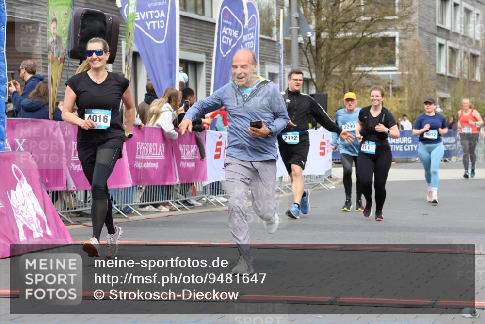12.04.2026 - 45. Internationalen Wilhelmsburger Insellauf Strokosch-Dieckow http://msf.ph/oto/9481647 12.04.2026 13:25:02 Ziel 3936, 4908, 4016, 2111, 2112, 2290 meine-sportfotos.de