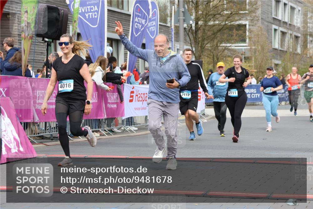 12.04.2026 - 45. Internationalen Wilhelmsburger Insellauf Strokosch-Dieckow http://msf.ph/oto/9481678 12.04.2026 13:25:02 Ziel 3936, 4908, 4016, 2111, 2112, 2290 meine-sportfotos.de