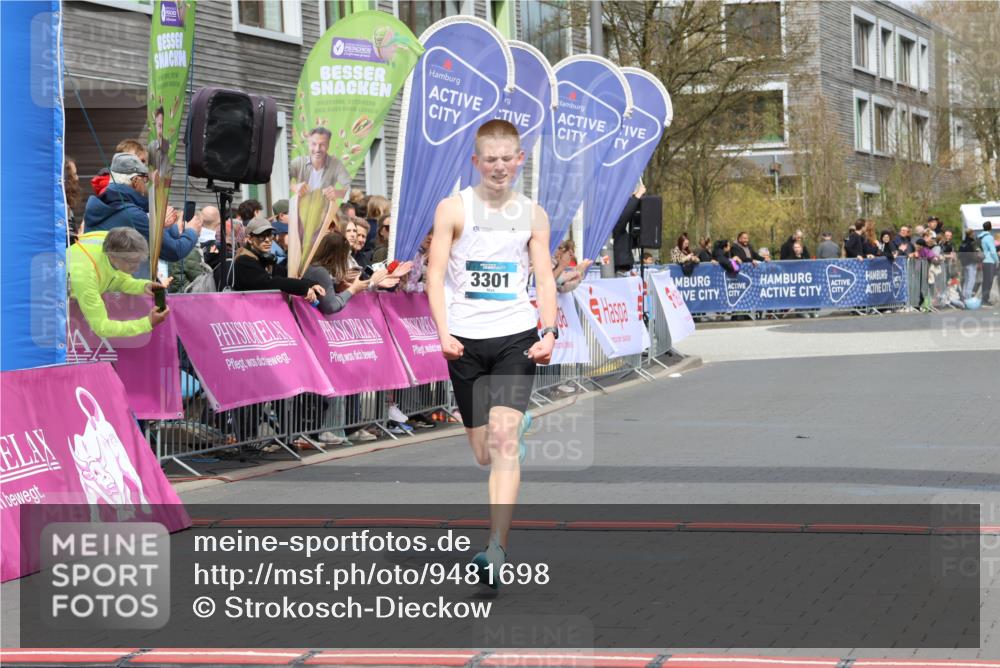 12.04.2026 - 45. Internationalen Wilhelmsburger Insellauf Strokosch-Dieckow http://msf.ph/oto/9481698 12.04.2026 12:47:46 Ziel 3750, 3301 meine-sportfotos.de