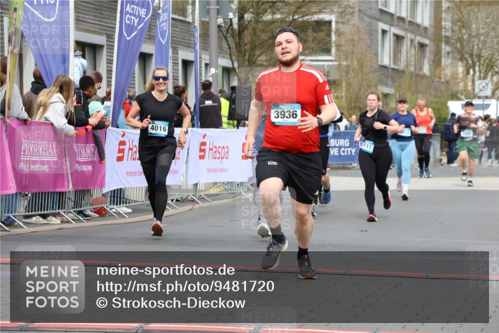 12.04.2026 - 45. Internationalen Wilhelmsburger Insellauf Strokosch-Dieckow http://msf.ph/oto/9481720 12.04.2026 13:25:00 Ziel 3936, 4908, 4016 meine-sportfotos.de