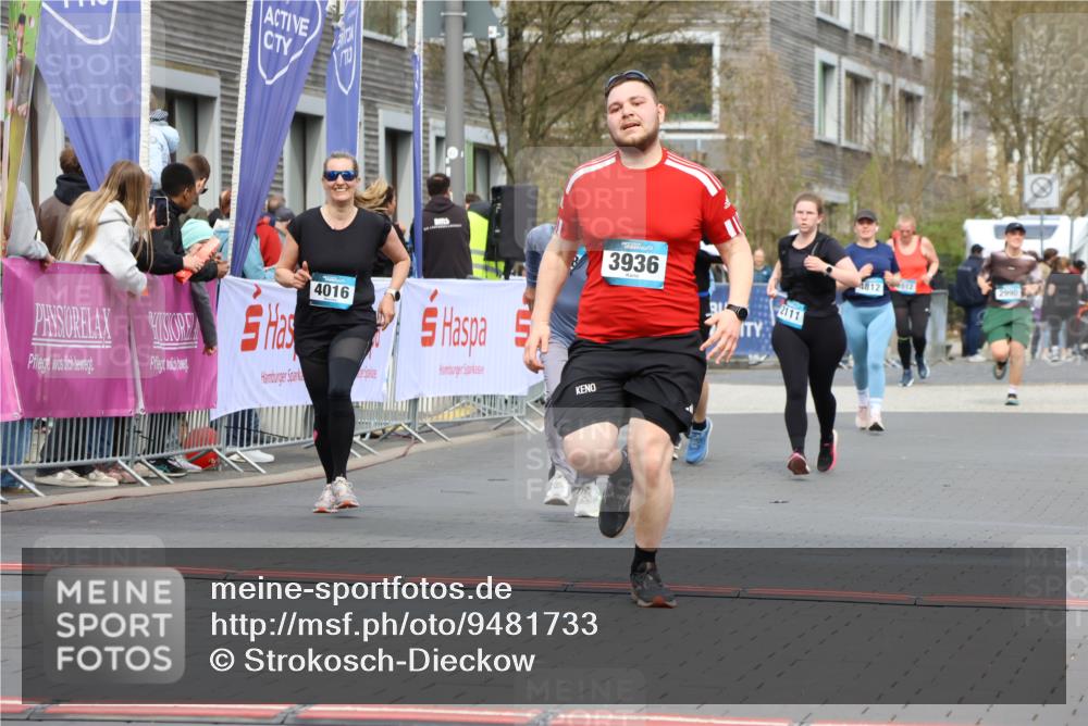12.04.2026 - 45. Internationalen Wilhelmsburger Insellauf Strokosch-Dieckow http://msf.ph/oto/9481733 12.04.2026 13:25:00 Ziel 3936, 4908, 4016 meine-sportfotos.de
