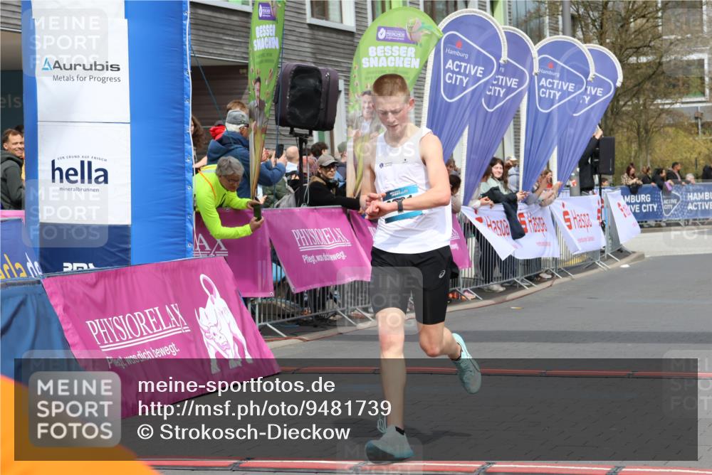12.04.2026 - 45. Internationalen Wilhelmsburger Insellauf Strokosch-Dieckow http://msf.ph/oto/9481739 12.04.2026 12:47:46 Ziel 3750, 3301 meine-sportfotos.de