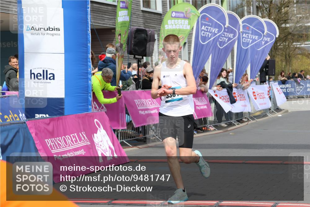 12.04.2026 - 45. Internationalen Wilhelmsburger Insellauf Strokosch-Dieckow http://msf.ph/oto/9481747 12.04.2026 12:47:46 Ziel 3750, 3301 meine-sportfotos.de