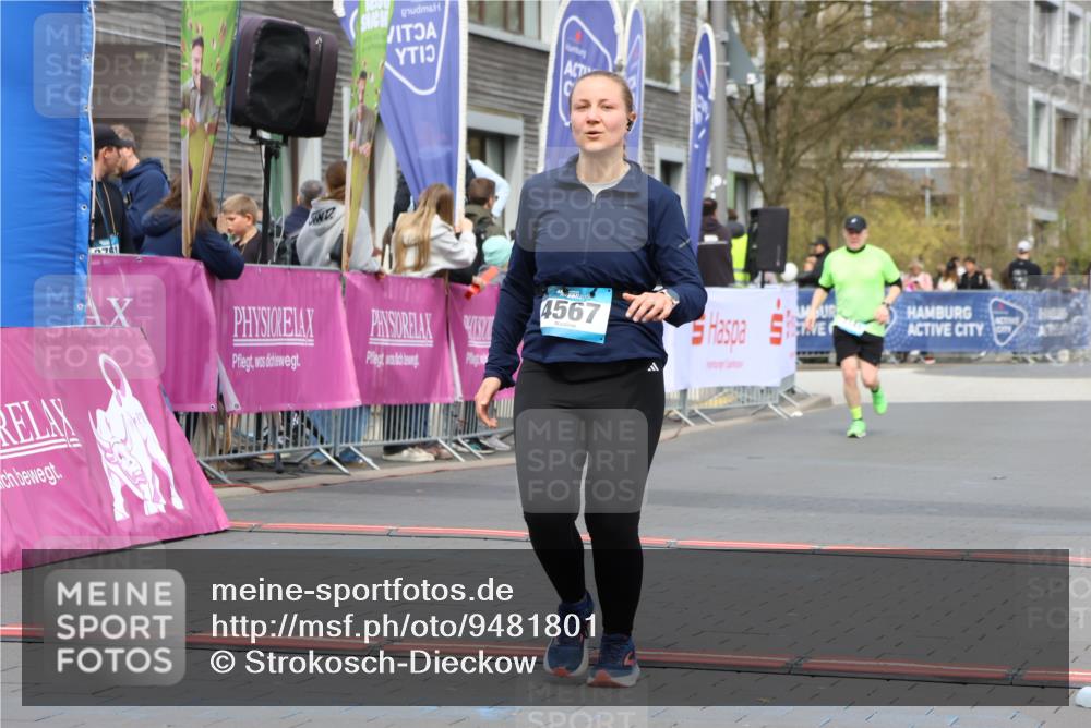 12.04.2026 - 45. Internationalen Wilhelmsburger Insellauf Strokosch-Dieckow http://msf.ph/oto/9481801 12.04.2026 13:24:47 Ziel 4567 meine-sportfotos.de