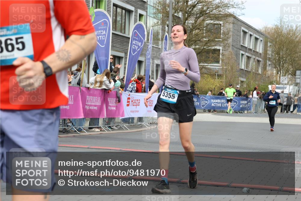 12.04.2026 - 45. Internationalen Wilhelmsburger Insellauf Strokosch-Dieckow http://msf.ph/oto/9481970 12.04.2026 13:24:39 Ziel 4365, 3267, 2562, 5356, 5355 meine-sportfotos.de