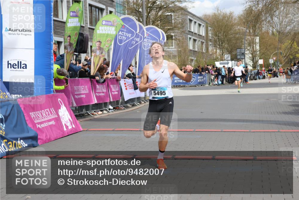 12.04.2026 - 45. Internationalen Wilhelmsburger Insellauf Strokosch-Dieckow http://msf.ph/oto/9482007 12.04.2026 12:48:02 Ziel 5495 meine-sportfotos.de
