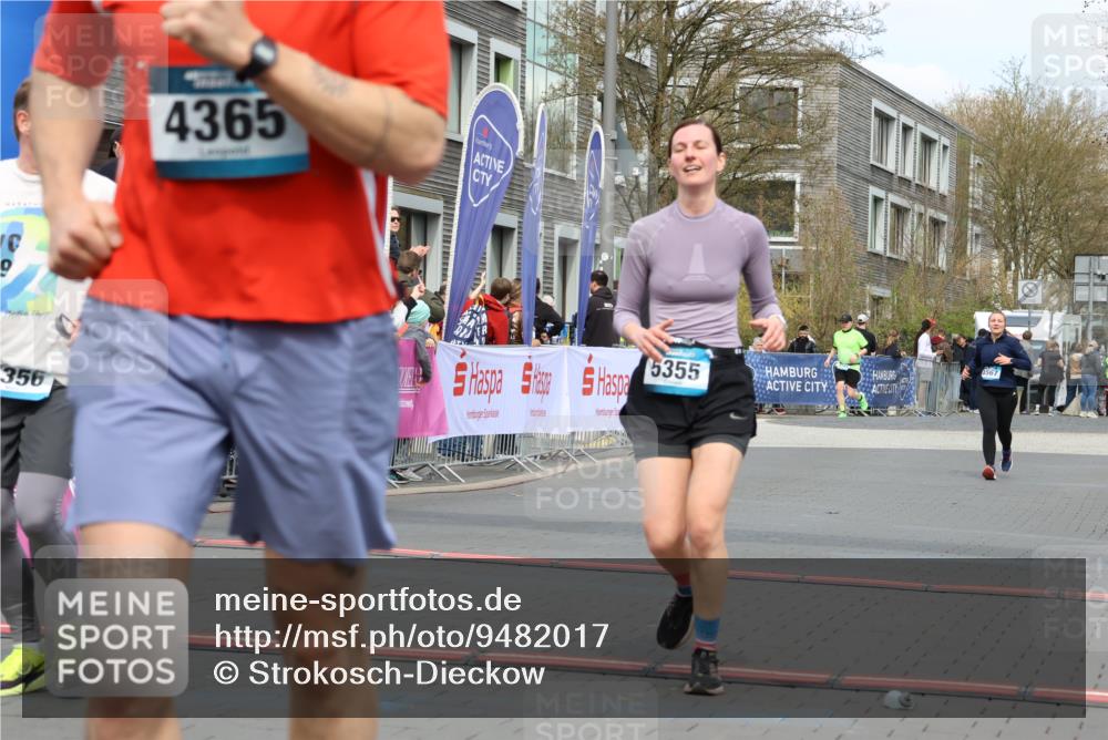 12.04.2026 - 45. Internationalen Wilhelmsburger Insellauf Strokosch-Dieckow http://msf.ph/oto/9482017 12.04.2026 13:24:39 Ziel 4365, 3267, 2562, 5356, 5355 meine-sportfotos.de