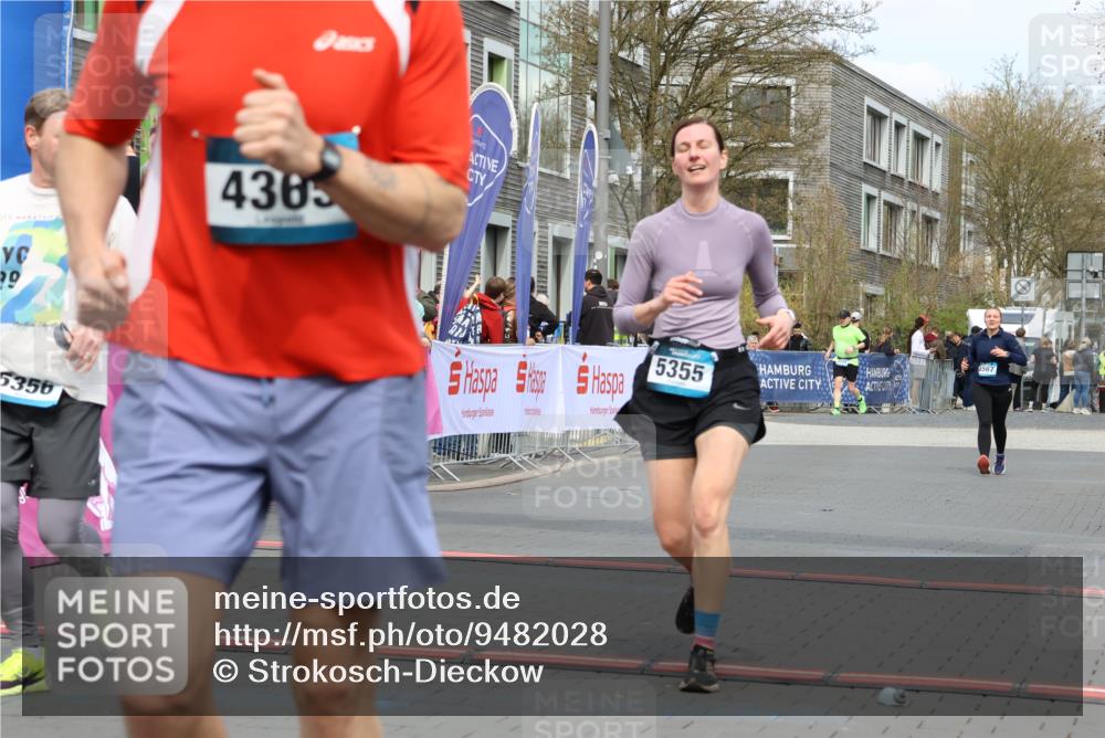 12.04.2026 - 45. Internationalen Wilhelmsburger Insellauf Strokosch-Dieckow http://msf.ph/oto/9482028 12.04.2026 13:24:39 Ziel 4365, 3267, 2562, 5356, 5355 meine-sportfotos.de