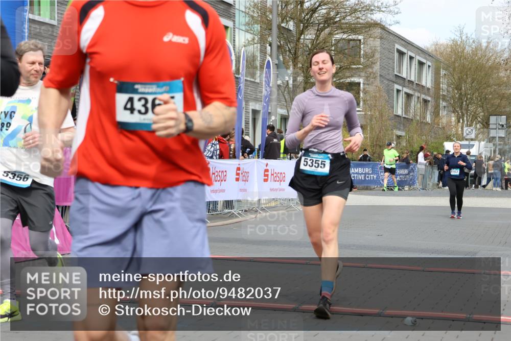 12.04.2026 - 45. Internationalen Wilhelmsburger Insellauf Strokosch-Dieckow http://msf.ph/oto/9482037 12.04.2026 13:24:38 Ziel 5632, 4365, 3267, 2562, 5356, 5355 meine-sportfotos.de