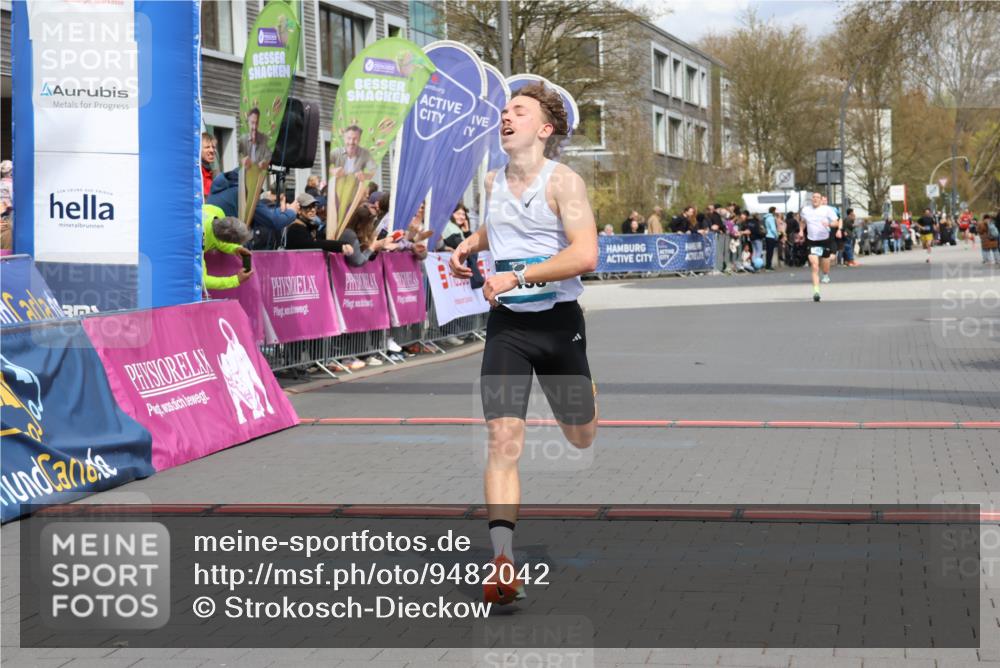 12.04.2026 - 45. Internationalen Wilhelmsburger Insellauf Strokosch-Dieckow http://msf.ph/oto/9482042 12.04.2026 12:48:02 Ziel 5495 meine-sportfotos.de