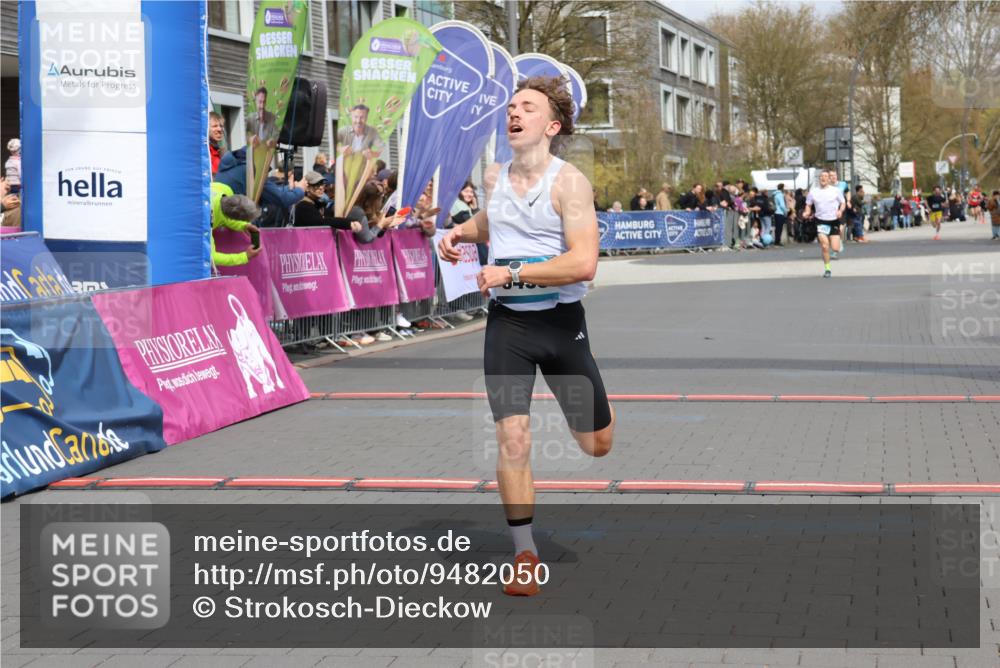 12.04.2026 - 45. Internationalen Wilhelmsburger Insellauf Strokosch-Dieckow http://msf.ph/oto/9482050 12.04.2026 12:48:02 Ziel 5495 meine-sportfotos.de