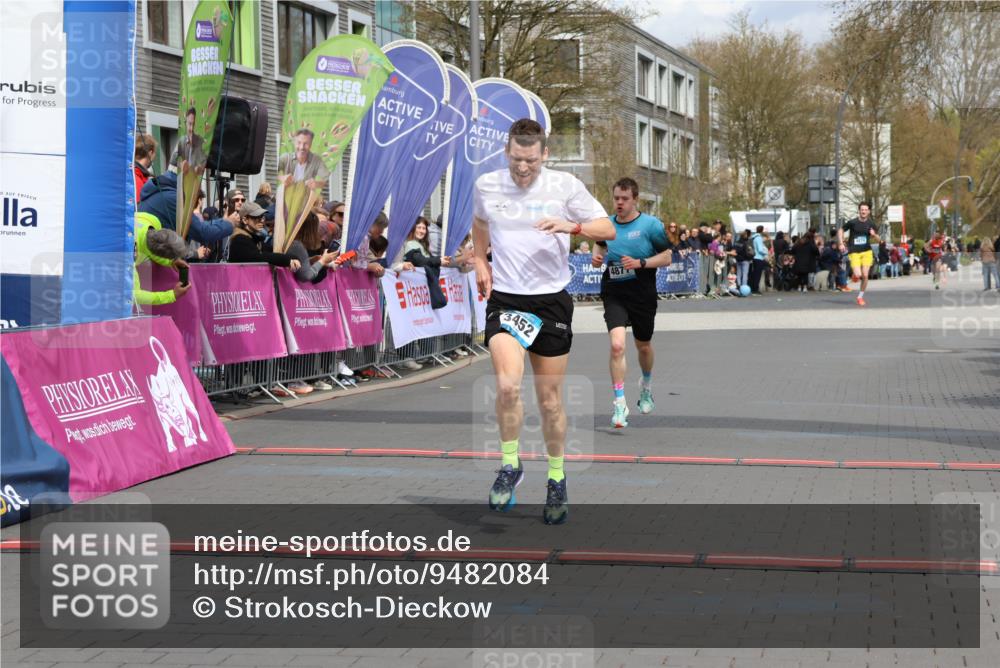 12.04.2026 - 45. Internationalen Wilhelmsburger Insellauf Strokosch-Dieckow http://msf.ph/oto/9482084 12.04.2026 12:48:07 Ziel 3452, 4877 meine-sportfotos.de