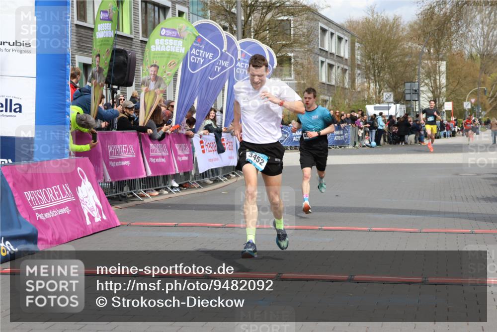 12.04.2026 - 45. Internationalen Wilhelmsburger Insellauf Strokosch-Dieckow http://msf.ph/oto/9482092 12.04.2026 12:48:07 Ziel 3452, 4877 meine-sportfotos.de