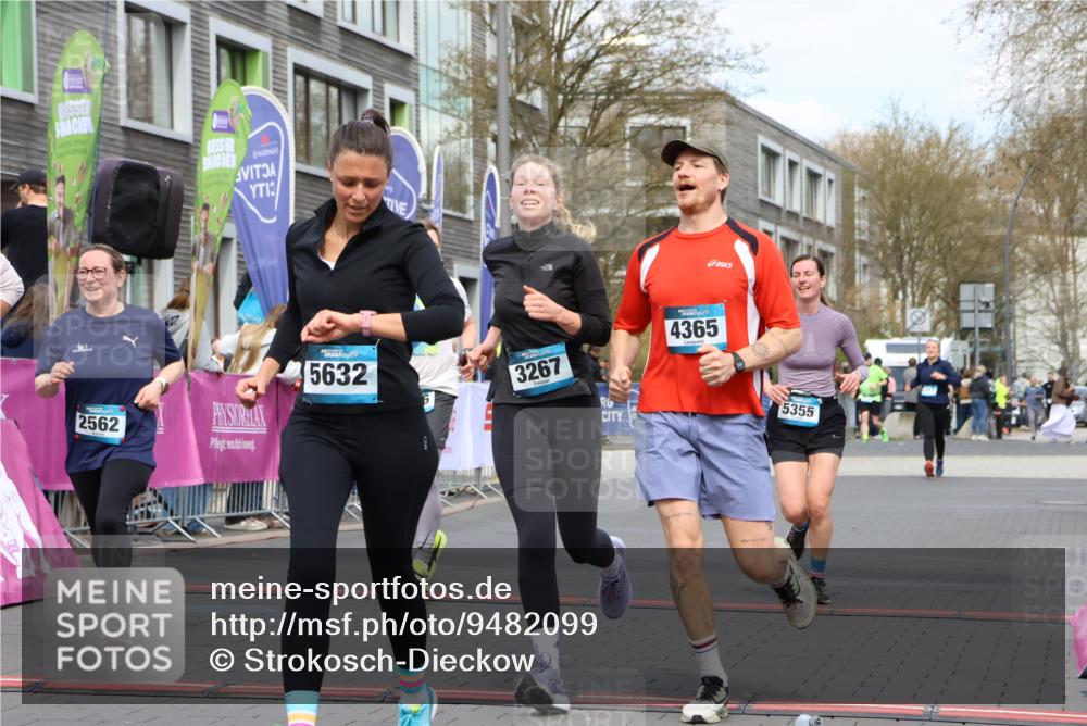 12.04.2026 - 45. Internationalen Wilhelmsburger Insellauf Strokosch-Dieckow http://msf.ph/oto/9482099 12.04.2026 13:24:36 Ziel 3871, 5632, 4365, 3267, 2562, 5356, 5355 meine-sportfotos.de