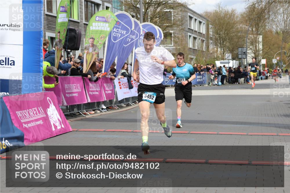 12.04.2026 - 45. Internationalen Wilhelmsburger Insellauf Strokosch-Dieckow http://msf.ph/oto/9482102 12.04.2026 12:48:07 Ziel 3452, 4877 meine-sportfotos.de