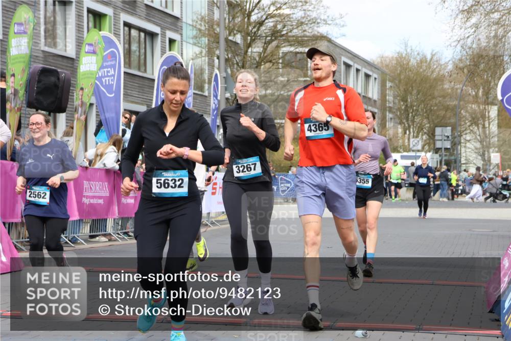 12.04.2026 - 45. Internationalen Wilhelmsburger Insellauf Strokosch-Dieckow http://msf.ph/oto/9482123 12.04.2026 13:24:36 Ziel 3871, 5632, 4365, 3267, 2562, 5356, 5355 meine-sportfotos.de
