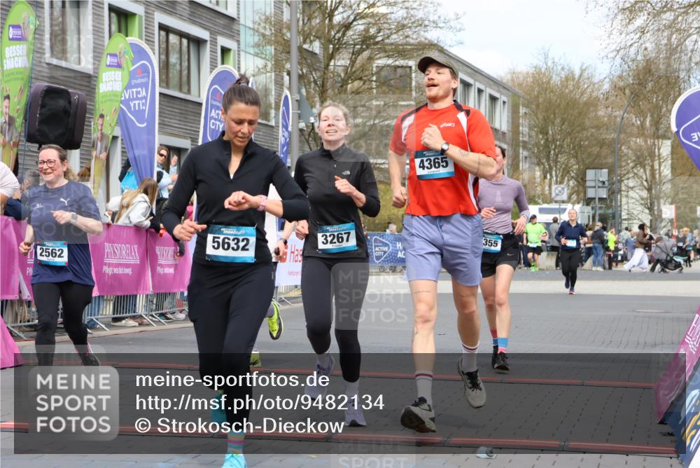 12.04.2026 - 45. Internationalen Wilhelmsburger Insellauf Strokosch-Dieckow http://msf.ph/oto/9482134 12.04.2026 13:24:36 Ziel 3871, 5632, 4365, 3267, 2562, 5356, 5355 meine-sportfotos.de