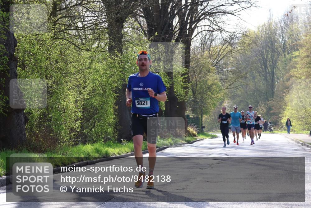 12.04.2026 - 45. Internationalen Wilhelmsburger Insellauf Yannick Fuchs http://msf.ph/oto/9482138 12.04.2026 10:22:41 Laufen 5821, 978 meine-sportfotos.de