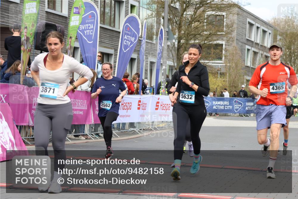 12.04.2026 - 45. Internationalen Wilhelmsburger Insellauf Strokosch-Dieckow http://msf.ph/oto/9482158 12.04.2026 13:24:35 Ziel 3871, 5632, 4365, 3267, 2562, 5356, 5355 meine-sportfotos.de