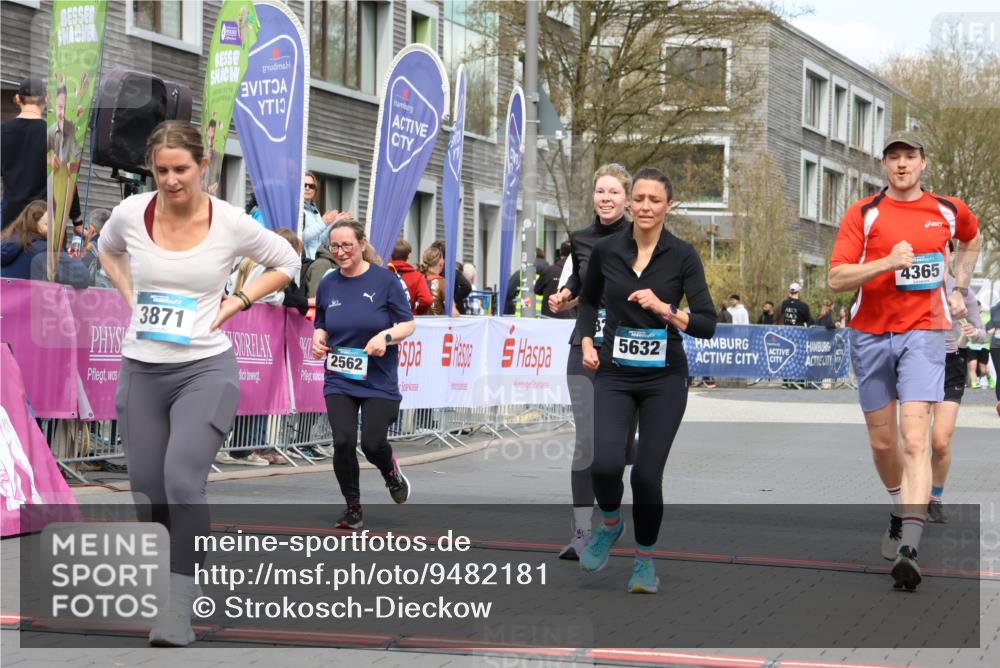 12.04.2026 - 45. Internationalen Wilhelmsburger Insellauf Strokosch-Dieckow http://msf.ph/oto/9482181 12.04.2026 13:24:35 Ziel 3871, 5632, 4365, 3267, 2562, 5356, 5355 meine-sportfotos.de