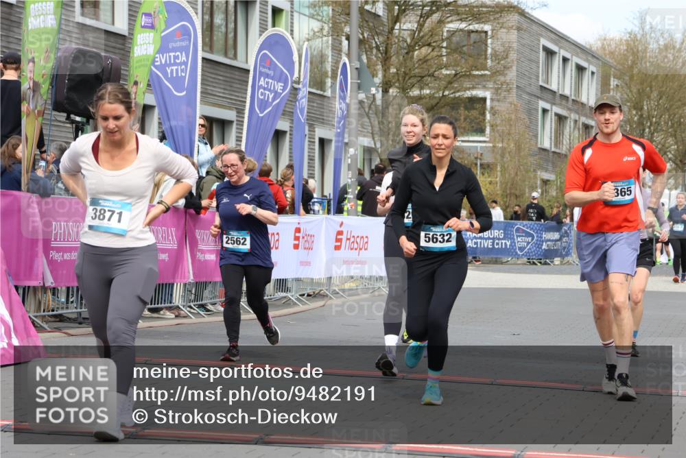 12.04.2026 - 45. Internationalen Wilhelmsburger Insellauf Strokosch-Dieckow http://msf.ph/oto/9482191 12.04.2026 13:24:35 Ziel 3871, 5632, 4365, 3267, 2562, 5356, 5355 meine-sportfotos.de
