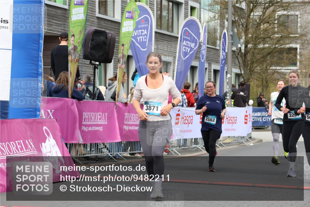 12.04.2026 - 45. Internationalen Wilhelmsburger Insellauf Strokosch-Dieckow http://msf.ph/oto/9482211 12.04.2026 13:24:34 Ziel 5017, 3871, 5632, 4365, 3267, 2562, 5356, 5355 meine-sportfotos.de