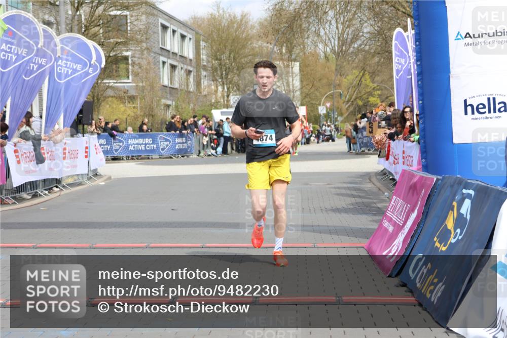 12.04.2026 - 45. Internationalen Wilhelmsburger Insellauf Strokosch-Dieckow http://msf.ph/oto/9482230 12.04.2026 12:48:13 Ziel 4877, 4874 meine-sportfotos.de