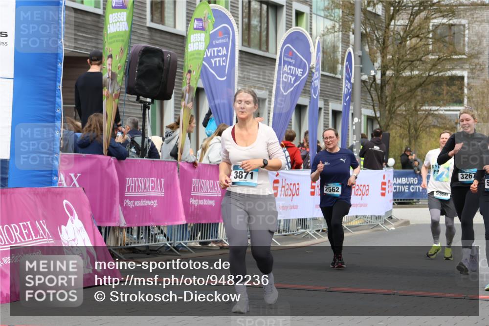 12.04.2026 - 45. Internationalen Wilhelmsburger Insellauf Strokosch-Dieckow http://msf.ph/oto/9482236 12.04.2026 13:24:34 Ziel 5017, 3871, 5632, 4365, 3267, 2562, 5356, 5355 meine-sportfotos.de