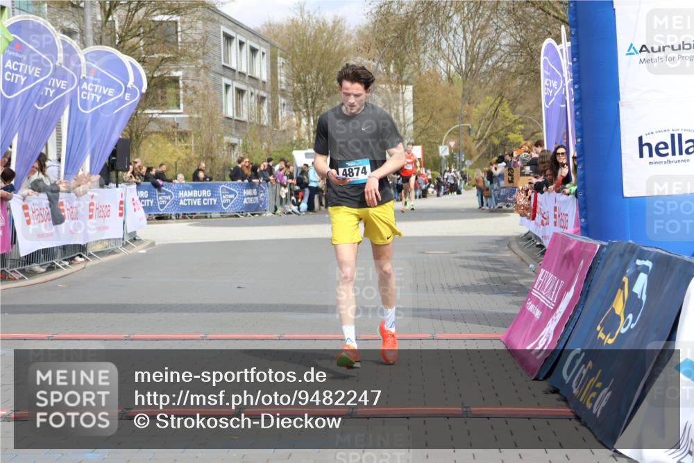 12.04.2026 - 45. Internationalen Wilhelmsburger Insellauf Strokosch-Dieckow http://msf.ph/oto/9482247 12.04.2026 12:48:13 Ziel 4877, 4874 meine-sportfotos.de