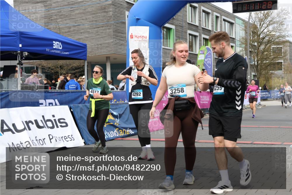 12.04.2026 - 45. Internationalen Wilhelmsburger Insellauf Strokosch-Dieckow http://msf.ph/oto/9482290 12.04.2026 13:24:28 Ziel 4292, 4517, 3872, 5017 meine-sportfotos.de