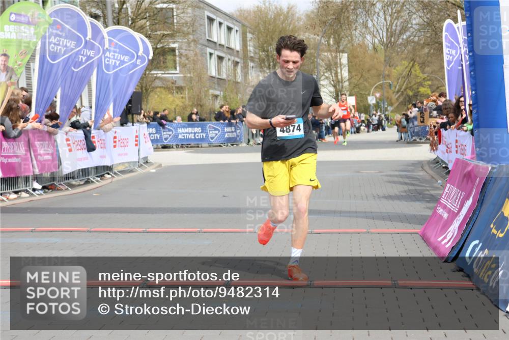12.04.2026 - 45. Internationalen Wilhelmsburger Insellauf Strokosch-Dieckow http://msf.ph/oto/9482314 12.04.2026 12:48:14 Ziel 4874 meine-sportfotos.de