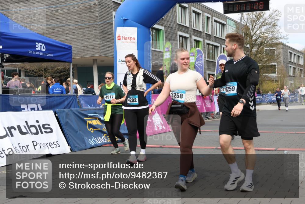 12.04.2026 - 45. Internationalen Wilhelmsburger Insellauf Strokosch-Dieckow http://msf.ph/oto/9482367 12.04.2026 13:24:27 Ziel 4292, 4517, 3872, 5017 meine-sportfotos.de