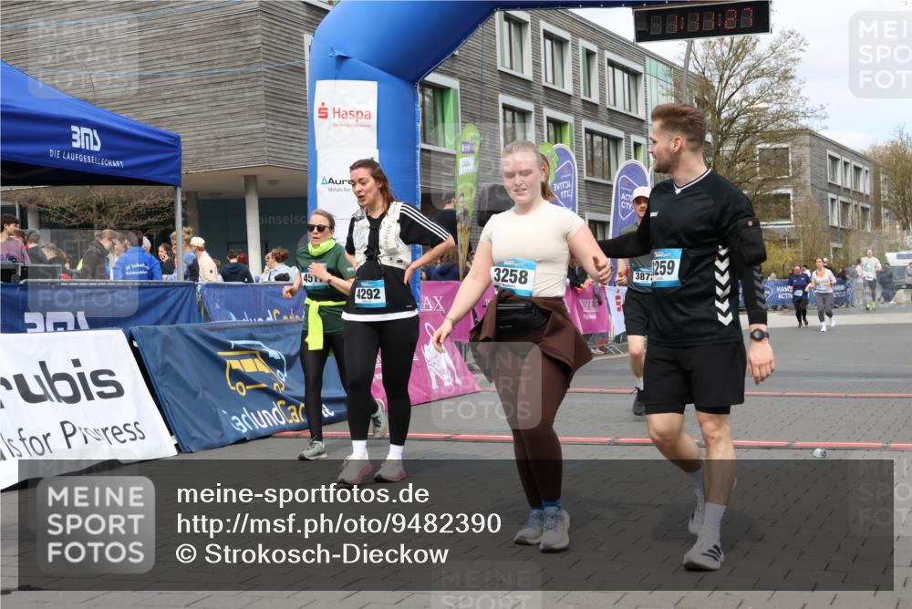 12.04.2026 - 45. Internationalen Wilhelmsburger Insellauf Strokosch-Dieckow http://msf.ph/oto/9482390 12.04.2026 13:24:27 Ziel 4292, 4517, 3872, 5017 meine-sportfotos.de