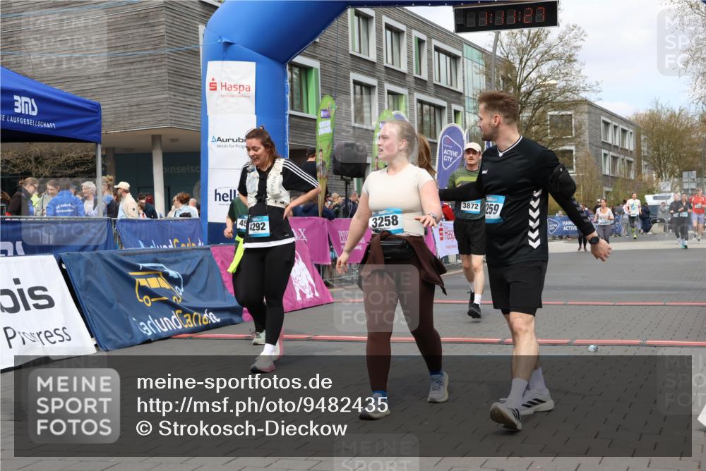 12.04.2026 - 45. Internationalen Wilhelmsburger Insellauf Strokosch-Dieckow http://msf.ph/oto/9482435 12.04.2026 13:24:27 Ziel 4292, 4517, 3872, 5017 meine-sportfotos.de