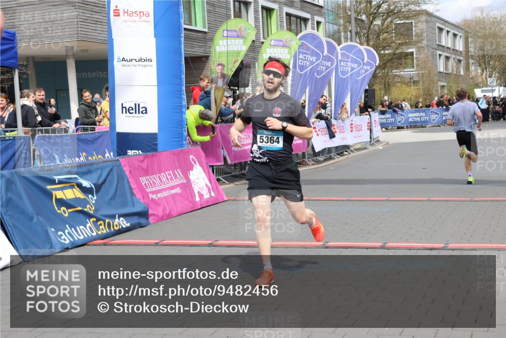 12.04.2026 - 45. Internationalen Wilhelmsburger Insellauf Strokosch-Dieckow http://msf.ph/oto/9482456 12.04.2026 12:48:25 Ziel 5607, 5364 meine-sportfotos.de