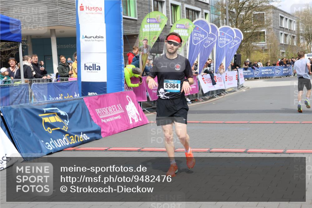 12.04.2026 - 45. Internationalen Wilhelmsburger Insellauf Strokosch-Dieckow http://msf.ph/oto/9482476 12.04.2026 12:48:25 Ziel 5607, 5364 meine-sportfotos.de