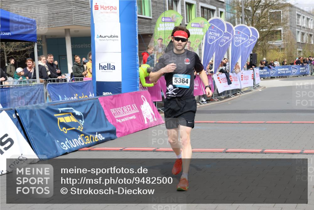 12.04.2026 - 45. Internationalen Wilhelmsburger Insellauf Strokosch-Dieckow http://msf.ph/oto/9482500 12.04.2026 12:48:25 Ziel 5607, 5364 meine-sportfotos.de