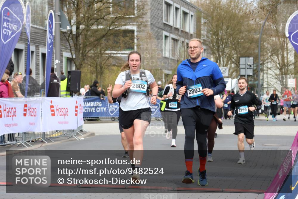 12.04.2026 - 45. Internationalen Wilhelmsburger Insellauf Strokosch-Dieckow http://msf.ph/oto/9482524 12.04.2026 13:24:18 Ziel 3739, 5209, 5212, 2802, 2803, 3258, 3259, 4073 meine-sportfotos.de