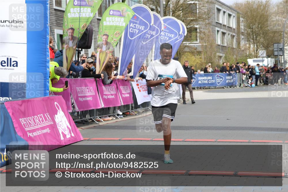 12.04.2026 - 45. Internationalen Wilhelmsburger Insellauf Strokosch-Dieckow http://msf.ph/oto/9482525 12.04.2026 12:48:34 Ziel 5853 meine-sportfotos.de
