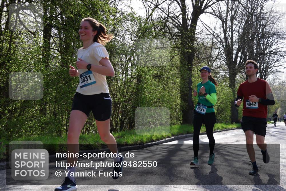 12.04.2026 - 45. Internationalen Wilhelmsburger Insellauf Yannick Fuchs http://msf.ph/oto/9482550 12.04.2026 10:30:59 Laufen 3831, 4042, 3991 meine-sportfotos.de