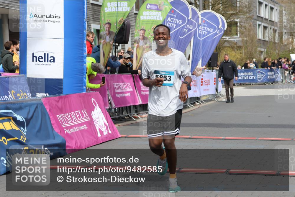 12.04.2026 - 45. Internationalen Wilhelmsburger Insellauf Strokosch-Dieckow http://msf.ph/oto/9482585 12.04.2026 12:48:35 Ziel 5853 meine-sportfotos.de