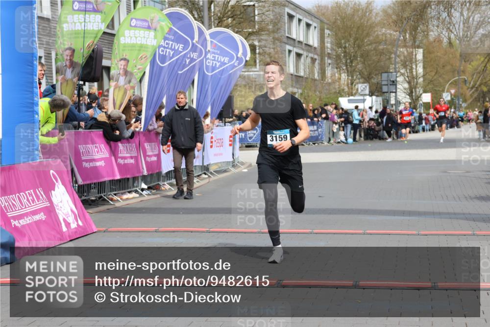 12.04.2026 - 45. Internationalen Wilhelmsburger Insellauf Strokosch-Dieckow http://msf.ph/oto/9482615 12.04.2026 12:48:51 Ziel 3159 meine-sportfotos.de