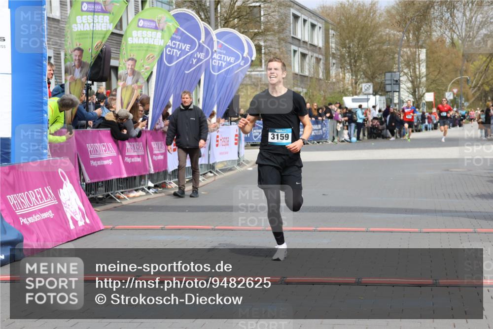 12.04.2026 - 45. Internationalen Wilhelmsburger Insellauf Strokosch-Dieckow http://msf.ph/oto/9482625 12.04.2026 12:48:51 Ziel 3159 meine-sportfotos.de